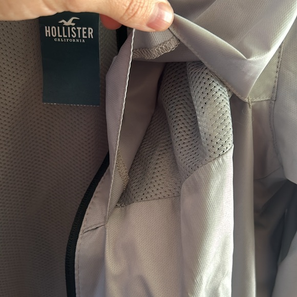HOLLISTER Mens Silver Gray Rain Jacket sz M NWT - Picture 8 of 9